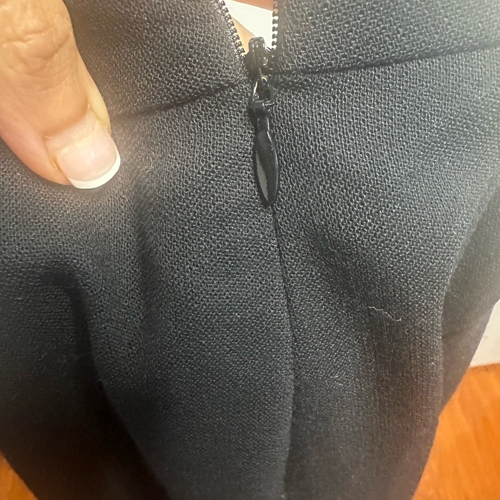 VALENTINO Black Wool Skirt with Sculptural Knot Detail - Picture 4 of 9